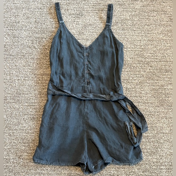 cloth & stone Pants - NWT Cloth & Stone Tie-Waist V-Neck Sleeveless Romper Women’s XS Twilight Grey